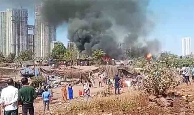 मालाडच्या कुरार गावात भीषण आग