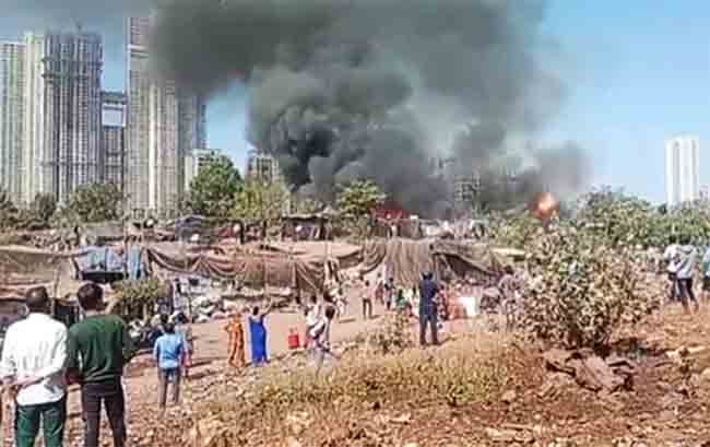 मालाडच्या कुरार गावात भीषण आग