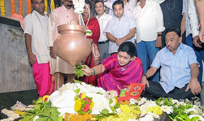 केंद्रीय मंत्री राणे यांनी सहकुटुंब घेतले श्री क्षेत्र कुणकेश्वराचे दर्शन