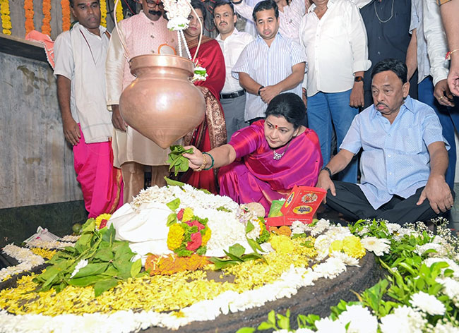 केंद्रीय मंत्री राणे यांनी सहकुटुंब घेतले श्री क्षेत्र कुणकेश्वराचे दर्शन