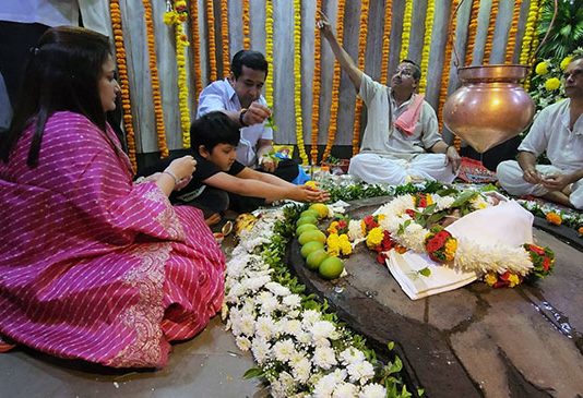 श्री देव कुणकेश्वराचे आमदार नितेश राणे यांनी सपत्नीक घेतले दर्शन