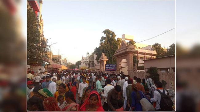 गजाननमय झाले शेगाव, विदर्भ पंढरीत लाखो भाविक दाखल