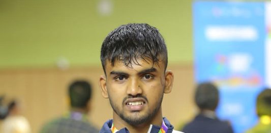 कुस्तीमध्ये अजय कापडे व सुमितकुमार भारस्कर यांचे सुवर्णपदक