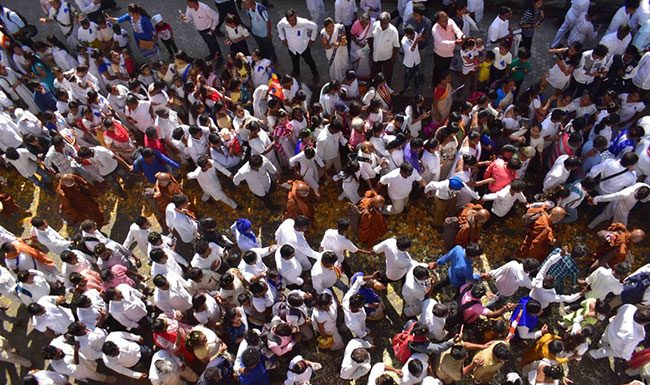 Photo Gallery: थायलंडहून भगवान बुद्धांच्या अस्थी घेऊन आलेल्या भिक्खूंचे स्वागत