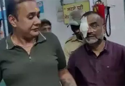 राष्ट्रवादीच्या कार्यकर्त्यांकडून ठाणे पालिकेच्या अधिकाऱ्याला मारहाण