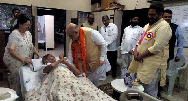 अमित शाह यांनी घेतली गिरिश बापट यांची भेट, केली प्रकृतीची विचारपूस