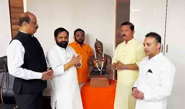 विधीमंडळातील शिवसेना पक्ष कार्यालयाचा ताबा शिंदे गटाने घेतला!