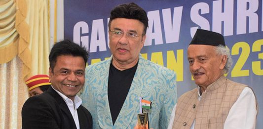 अनू मलिक आणि राजपाल यादव यांचा गौरव
