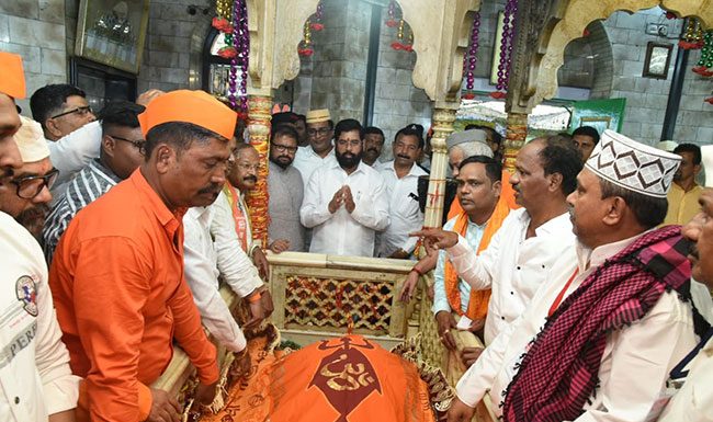 'मुख्यमंत्री झाल्यावर पहिल्यांदाच मलंगगडावर आलो'