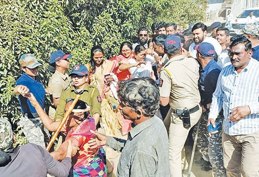 शिवसेना ठाकरे गटाच्या पदाधिकाऱ्यांची धरपकड