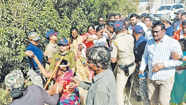 शिवसेना ठाकरे गटाच्या पदाधिकाऱ्यांची धरपकड
