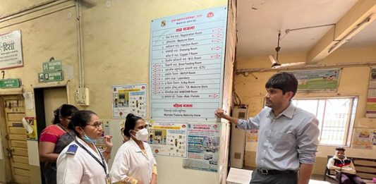आरोग्य केंद्रात डॉक्टर अनुपस्थित, आरोग्यसेवेची वानवा...आयुक्तांनी घेतलं फैलावर