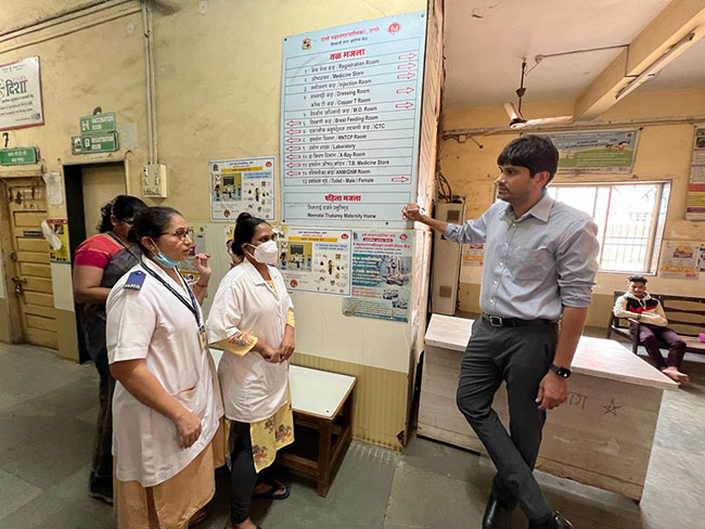 आरोग्य केंद्रात डॉक्टर अनुपस्थित, आरोग्यसेवेची वानवा…आयुक्तांनी घेतलं फैलावर