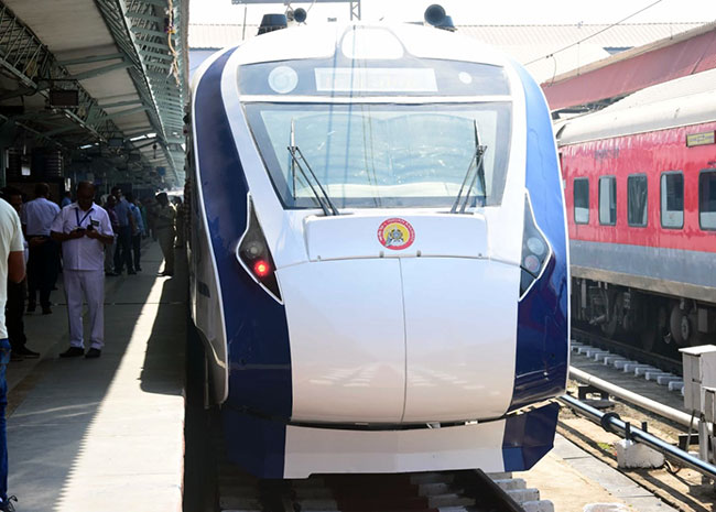 पंतप्रधान मोदी आज दोन ‘वंदे भारत एक्सप्रेस’ना दाखविणार हिरवा कंदील