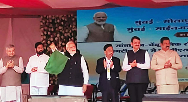 वंदे भारत ट्रेन म्हणजे आधुनिक भारताचा अभिमान