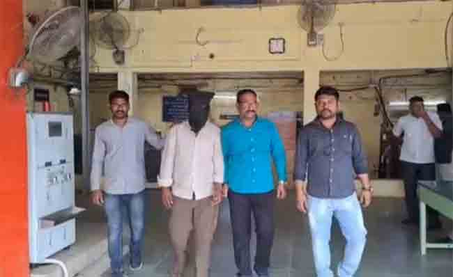 टिटवाळा लोकलमध्ये ६५ वर्षीय वृद्धाची हत्या
