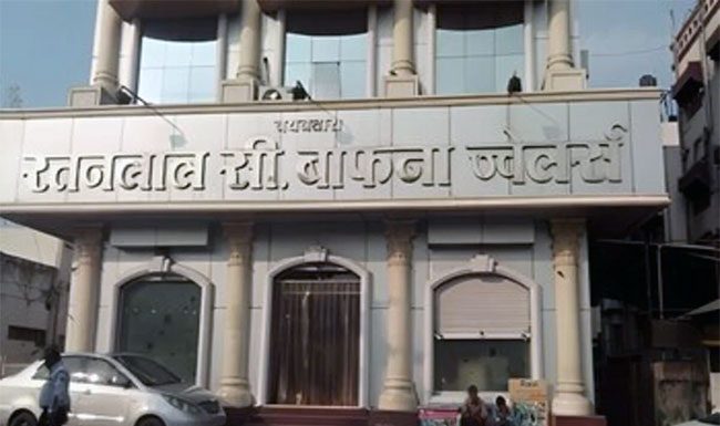 मुश्रीफांच्या घरावर छापेमारी सुरु असताना एका ज्वेलर्सवरही धाड