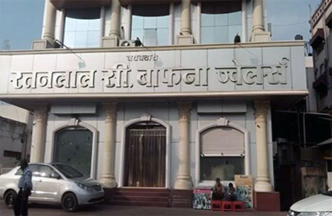 मुश्रीफांच्या घरावर छापेमारी सुरु असताना एका ज्वेलर्सवरही धाड