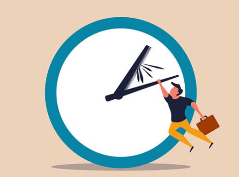 सगळं जग बिझी आहे... आपणच रिकामे आहोत का?