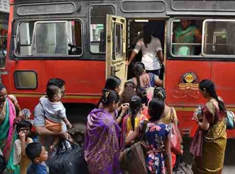 गणेशोत्सवासाठी मुंबई महानगर क्षेत्रातून सुटणाऱ्या जादा एसटी बससाठीही वेगानं होतंय आरक्षण