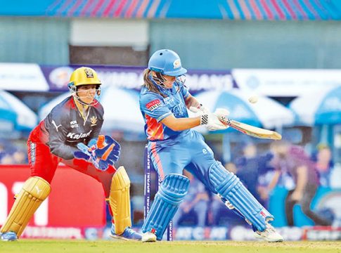 मुंबईचा आरसीबीवर रॉयल विजय