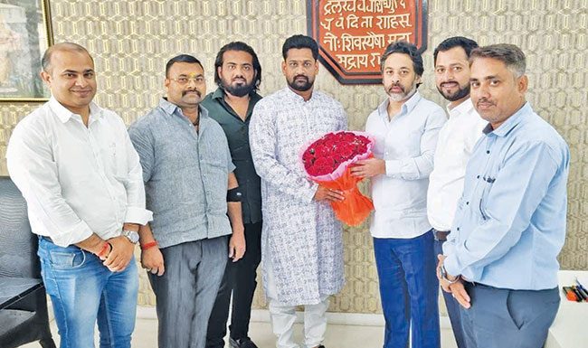 निलेश राणे यांच्या वाढदिवसानिमित्त दिव्यांगांना व्हीलचेअर्सचे वाटप