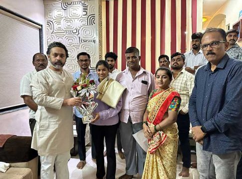 आशियाई स्पर्धा गाजवणाऱ्या अपेक्षाचा निलेश राणे यांच्या हस्ते सत्कार