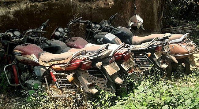 रायगड जिल्ह्यातील पोलीस ठाण्यांना ‘स्क्रॅपयार्ड’चे स्वरुप