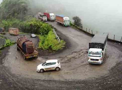 गगनबावडा घाटाकडे लक्ष कोण देणार...?
