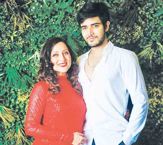 नृत्य नाटिकेतूनच अभिनय क्षेत्रात पदार्पण