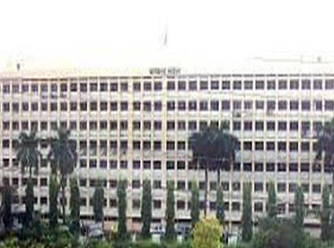 सामान्यांच्या योजनांना लालफितीचा अडथळा...!