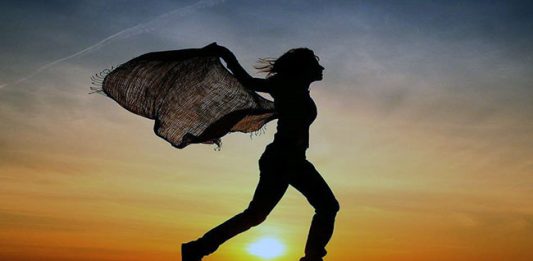 Women Power : महिलांनी आता रडायचे नाही, लढायचे!