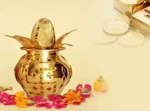 अक्षय्य तृतीयेच्या दिवशी घरी आणा काही गोष्टी, होईल कृपा लक्ष्मी मातेची