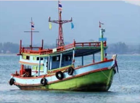 पालघरमध्ये सापडलेल्या बोटीत दोन पाकिस्तानी नागरिक?