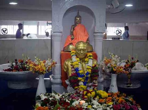 चैत्यभूमी-दीक्षाभूमीवर उसळला भीमसागर!