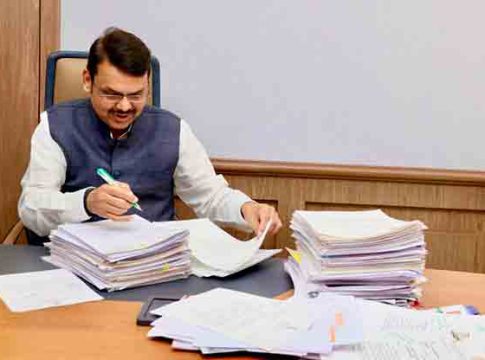 देवेंद्र फडणवीसांच्या ट्विटने पुन्हा नव्या चर्चांना ऊत