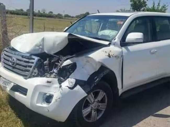 माजी मुख्यमंत्र्यांच्या गाडीला अपघात