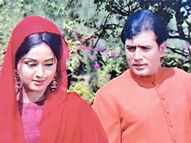 जाने क्यों लोग मोहब्बत किया करते हैं?