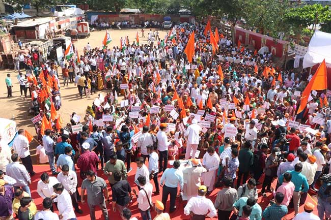 ठाण्याच्या मैदानावर ठाकरे गटाची नौटंकी