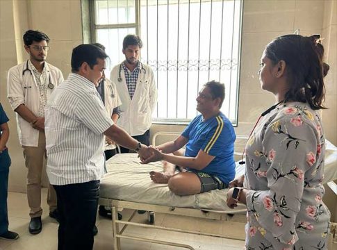 आमदार नितेश राणे यांनी केली श्री सदस्यांची विचारपूस