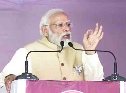 पंतप्रधान मोदींचा ध्यास, होतोय रेल्वेचा कायापालट