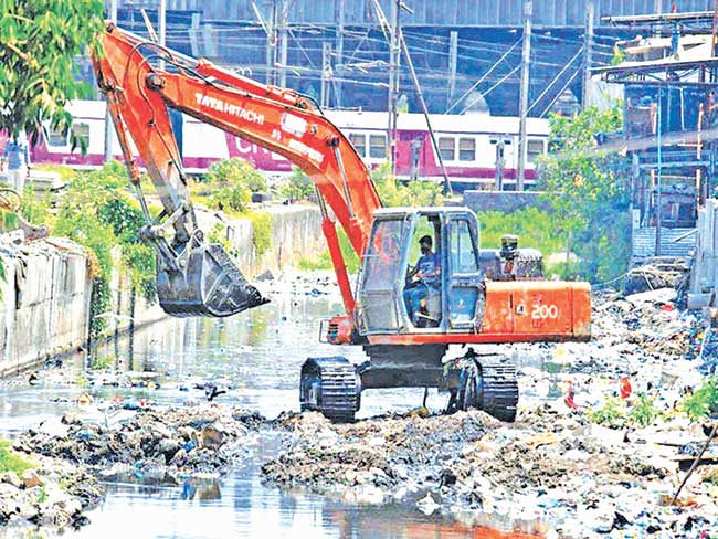 नदीनाल्यांची साफसफाई गरजेचीच…