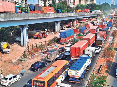 Pune Traffic News : पुण्यात उद्यापासून जड वाहनांना 'नो एन्ट्री'!