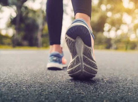 Health: फक्त २० मिनिटे करा मॉर्निंग वॉक, मिळतील हे ६ फायदे