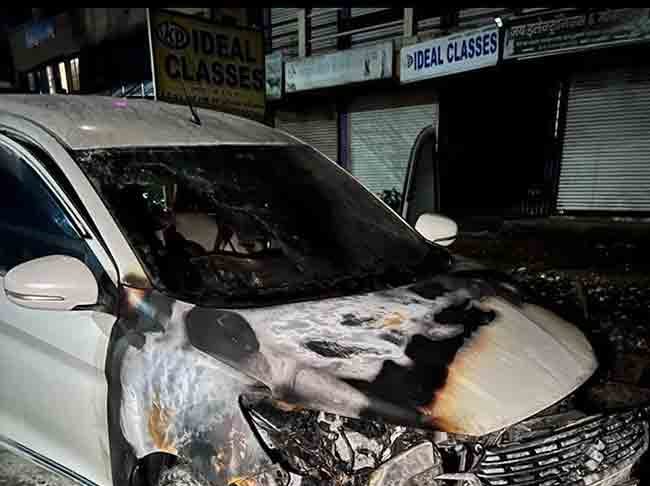 मुरबाडमध्ये डॉक्टरची गाडी 'कोणी' पेटवली?