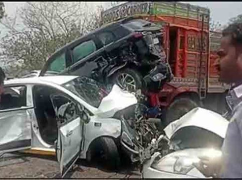 पुणे-मुंबई द्रुतगती मार्गावर विचित्र अपघातात ११ गाड्यांची एकमेकांना धडक!