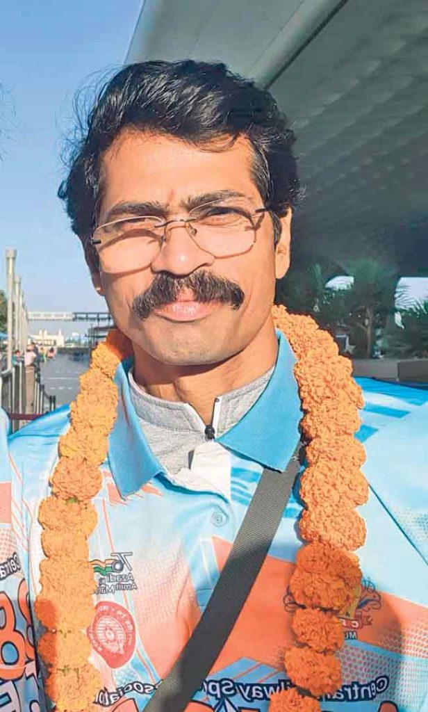 गिर्यारोहक संतोष दगडे यांनी केला माऊंट ‘एव्हरेस्ट’ सर