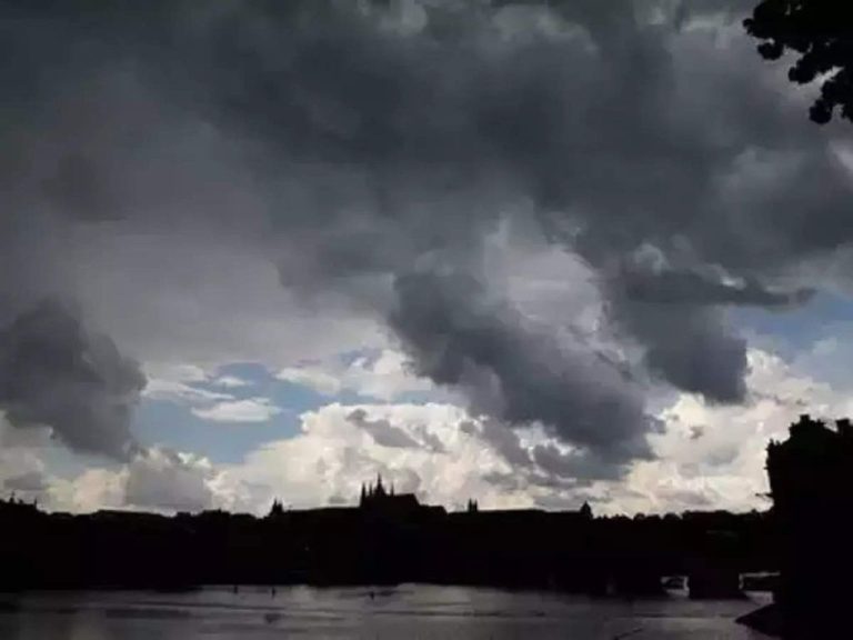 Weather updaes : मुंबईत आजही जोरदार पावसाची शक्यता! राज्यात इतर ठिकाणी कशी असणार परिस्थिती?