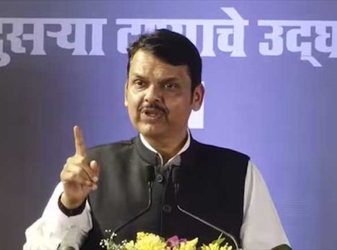 Manoj Jarange : लाठीचार्ज प्रकरणात न्याय दिला जाईल; मनोज जरांगेंशी देवेंद्र फडणवीस यांचा फोनवरुन संवाद