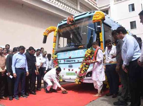 एसटी कात टाकतेय!